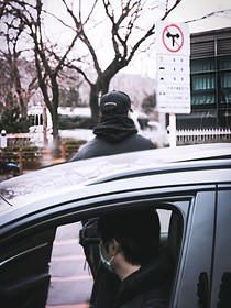 艾在西远前