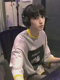TNT：校园男配爱上我