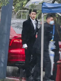 蔡徐坤：蔡总捡来一个小娇妻