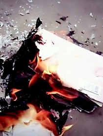 最是情深留不住