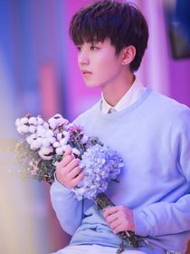 唐诗然的温柔男友王俊凯-d809