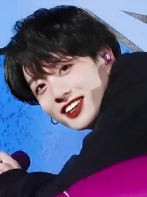 在平行世界出道成为大火女爱豆（BTS）
