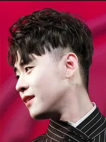 张云雷：校服到婚纱