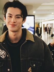 王鹤棣和他的青梅竹马