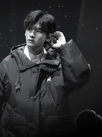 翟潇闻：破晓星上的明信片