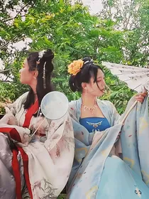 时云对月不相逢