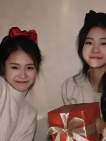 双胞胎姐妹的青梅竹马