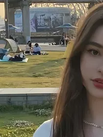 内马尔：我有一个明星女友