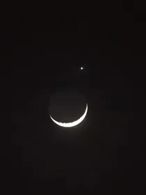 月亮点缀了星辰