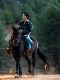 王鹤棣：桃花十里不如你