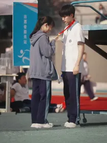 当我飞奔向你：一见钟情