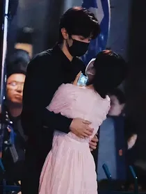 偷偷藏不住：黑莲花的两个裙下臣