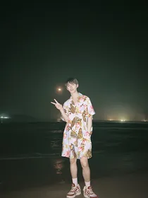 丁程鑫：玫瑰与晚霞共赴浪漫