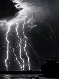 心弦共振：幻影病栋的六重奏