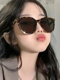 团宠理发店：唯一的女生