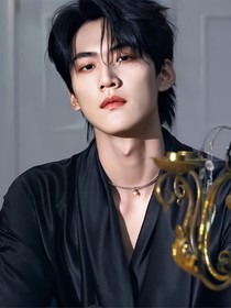周柯宇：年下男友有点宠