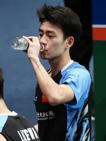 王昶：比肩而立