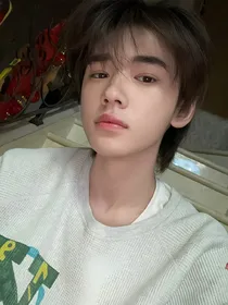 宋亚轩：弟弟今天沦陷了吗？