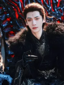 长月烬明：她的白月光和黑月光