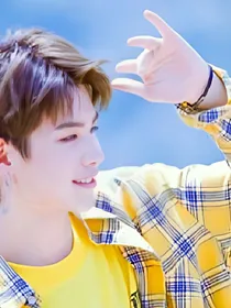 黄明昊：姐姐要抱抱