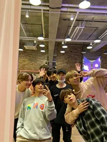 BTS：从一束花开始