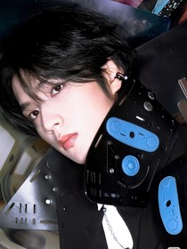 刘耀文：小狗扑蝴蝶