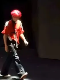 朱志鑫：陷入玫红海