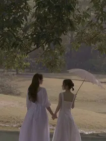 铃兰花与仿生人