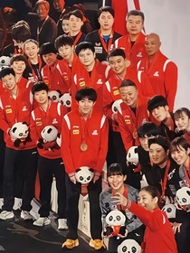 相亲相爱一家亲——国乒