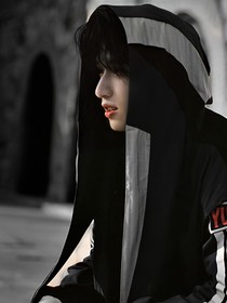 严浩翔：暗巷吻过白衬衫