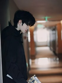 一诺：网恋女友是男的