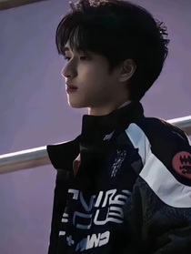 TNT：过来，我摸摸