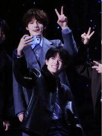 极禹：沉溺于你眼底星光