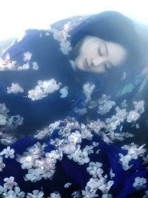 花千骨：缘起时供灯佛前