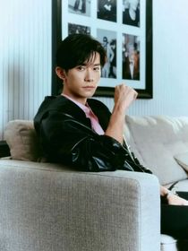 易烊千玺：当我和诡秘穿书成了女配