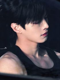 双轨：她以色勾人