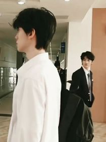 一群有编制的正经人