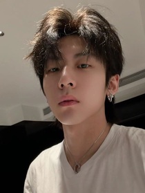 全主播：冷脸萌