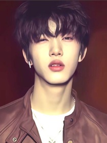 TF四代：抖烟不久后猛抓lo裙