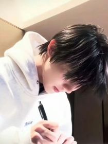 每个初雪降临的日子，我都会在你身边