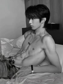 时代少年团：妹宝她有一家牛郎店