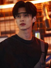 双轨：赤白玫瑰浪漫致命