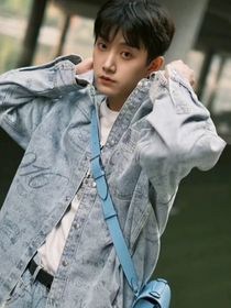 季风吹过旧窗台