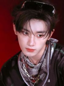 TNT：妹宝她有一家牛郎店