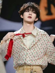 苏新皓：饲月光