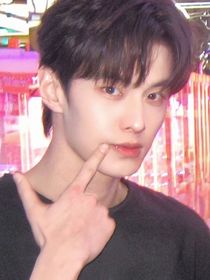 双轨：她以色勾人