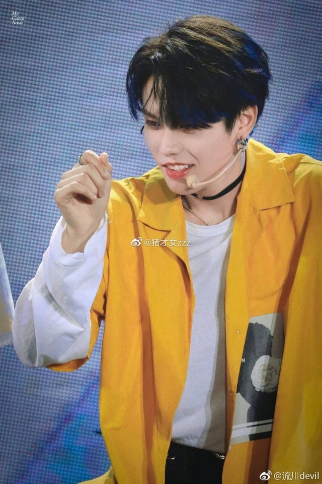 黄明昊:星河璀璨.皆是你