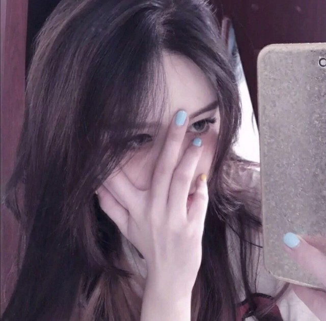 真人手机挡脸女头