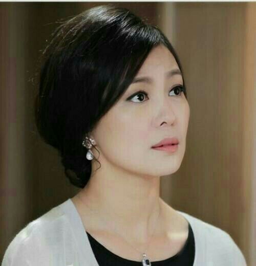 明星同人小说 囚笼:博君一肖求放过——d497身份:肖氏集团千金(总裁)