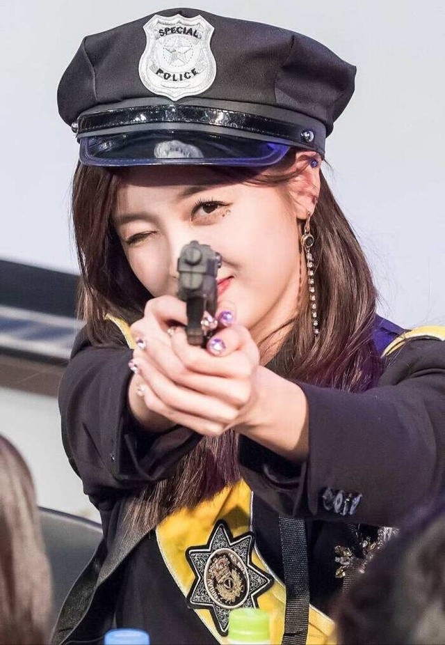 猫系笑眼-吴宣仪